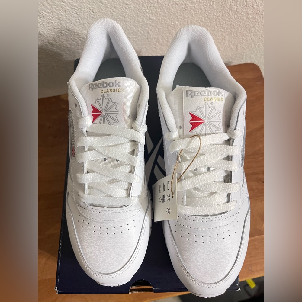 Brand new, with box leather white Reebok classic 6.5 womens /4.5 kids. - Picture 4 of 4